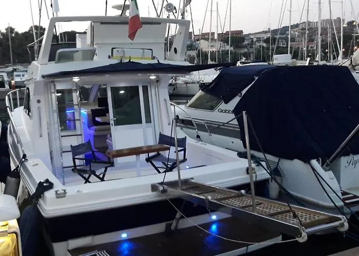 Charter Boat And Breakfast 船屋 *