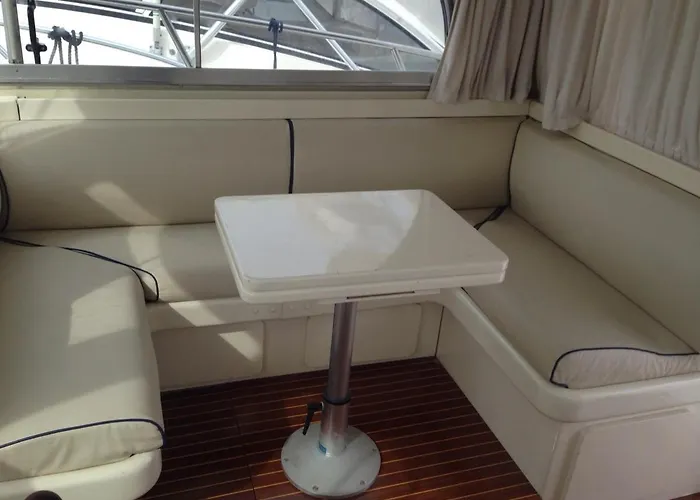 Charter Boat And Breakfast 船屋 圣雷默