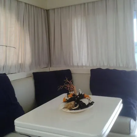 Botel Charter Boat And Breakfast *