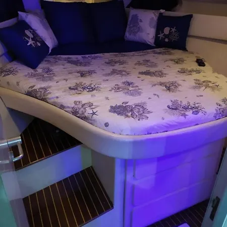 Charter Boat And Breakfast Båthotell